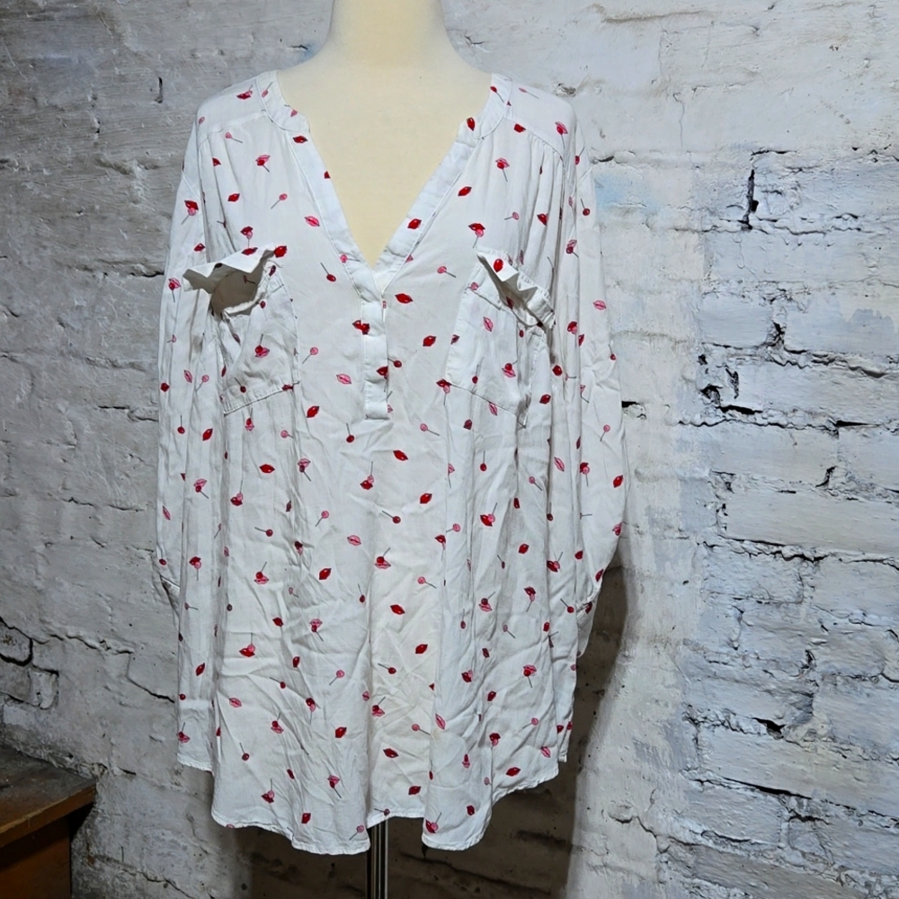 Torrid Harper kisses blouse